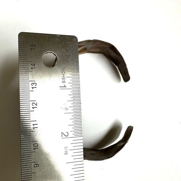 Geometric copper cuff bracelet - Picture 8 of 10